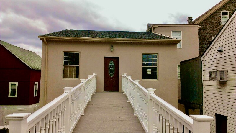 Building Photo - 3118 Main St.