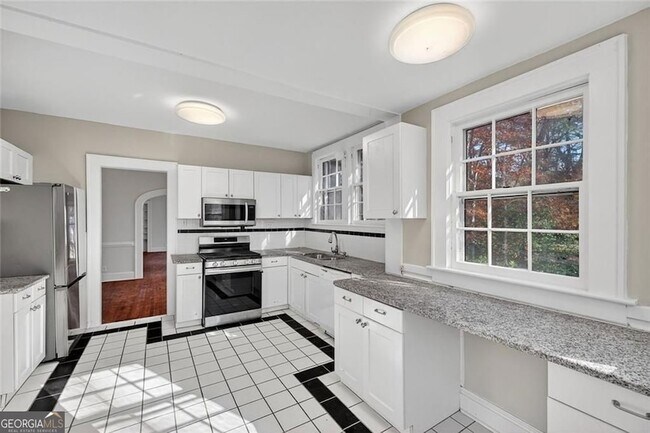 Building Photo - 444 Burlington Rd NE