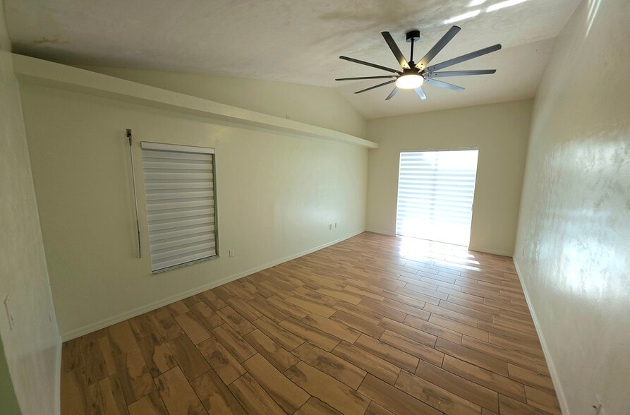 Building Photo - 3520 SE 10th Pl