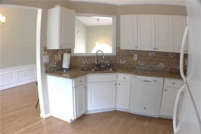 Building Photo - 437 Darter Dr NW