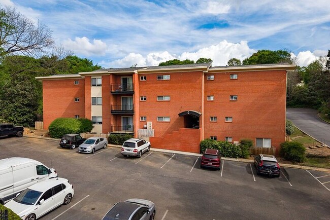 Building Photo - 250 Little St