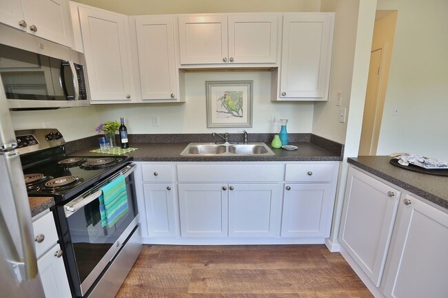 Building Photo - COMPLETELY UPDATED & READY 05-08-26!! 2-Bedroom 2nd Floor Duplex Just Minutes to the Beach!