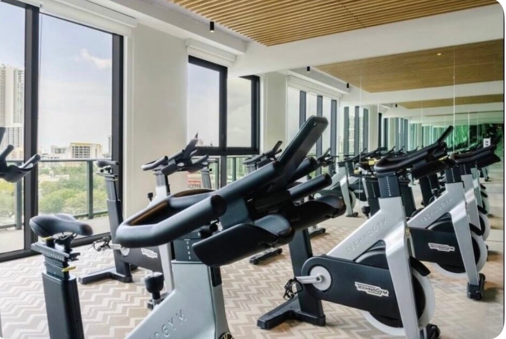 Building Photo - 121 NE 34th St