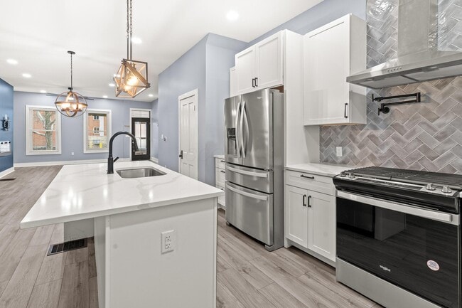 Building Photo - 640 Neil Ave