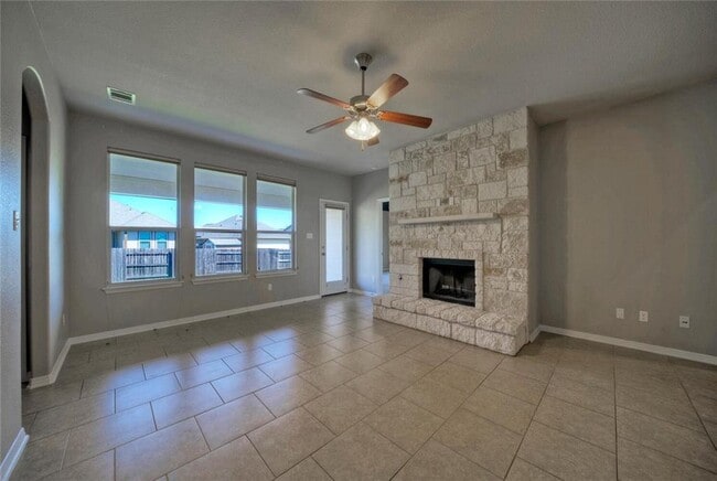 Building Photo - 18413 Falcon Pointe Blvd