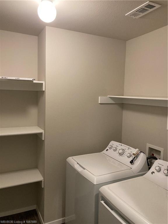 Building Photo - 8004 Dogwood Dr