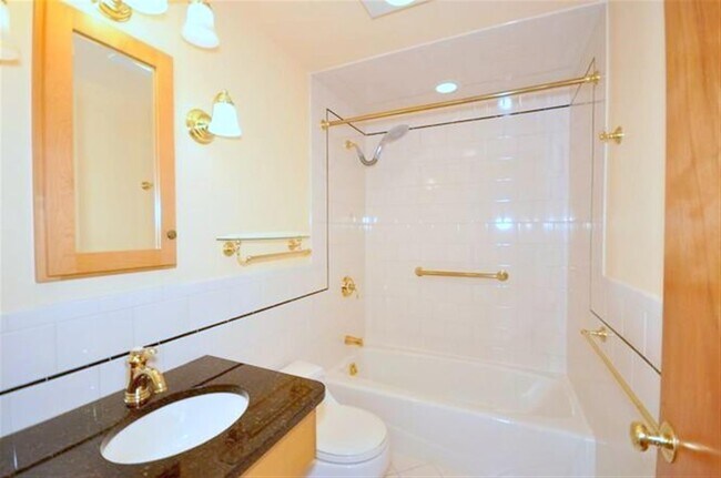 Building Photo - 18 Hamilton Rd