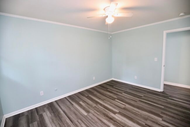Building Photo - 807 N Guignard Dr