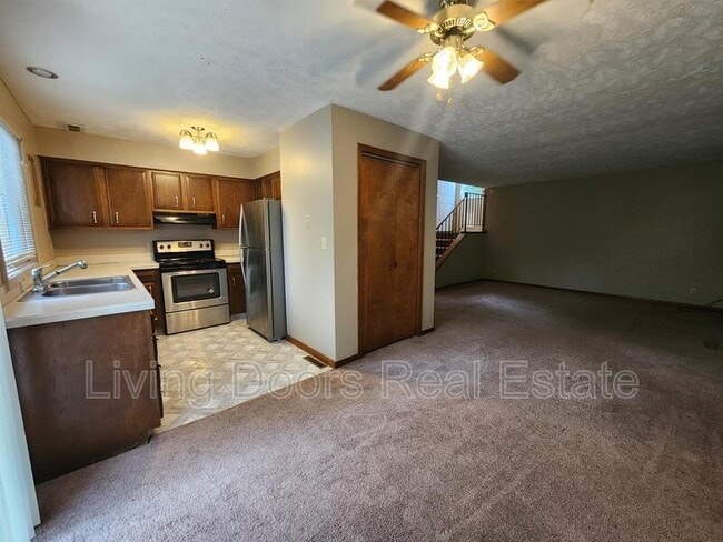 Building Photo - 4933 Ginny Ave