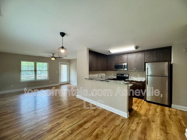 Building Photo - 252 Wash Creek Dr