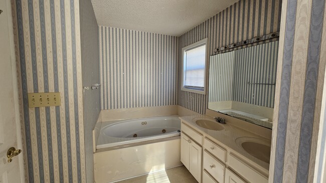 Building Photo - 4014 Yarmouth Rd