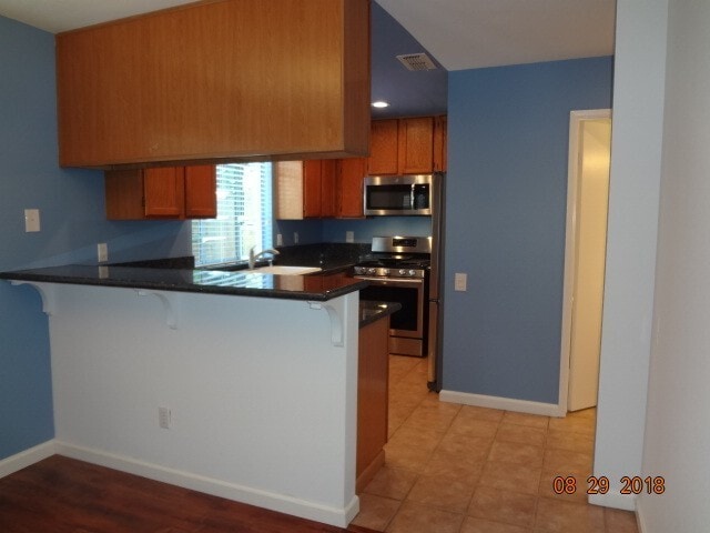 Building Photo - Beautiful 3 bedroom 2 1/2 bath Town-House Coming Soon!