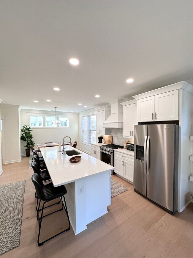 Building Photo - 2024 Built | Fully Furnished Modern Oceanf...