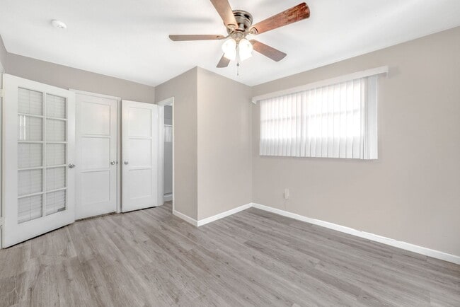 Building Photo - Luxury Home in Downtown Las Vegas!