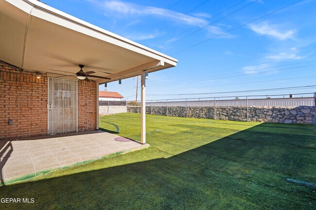 Building Photo - 9304 W Osborne Rd