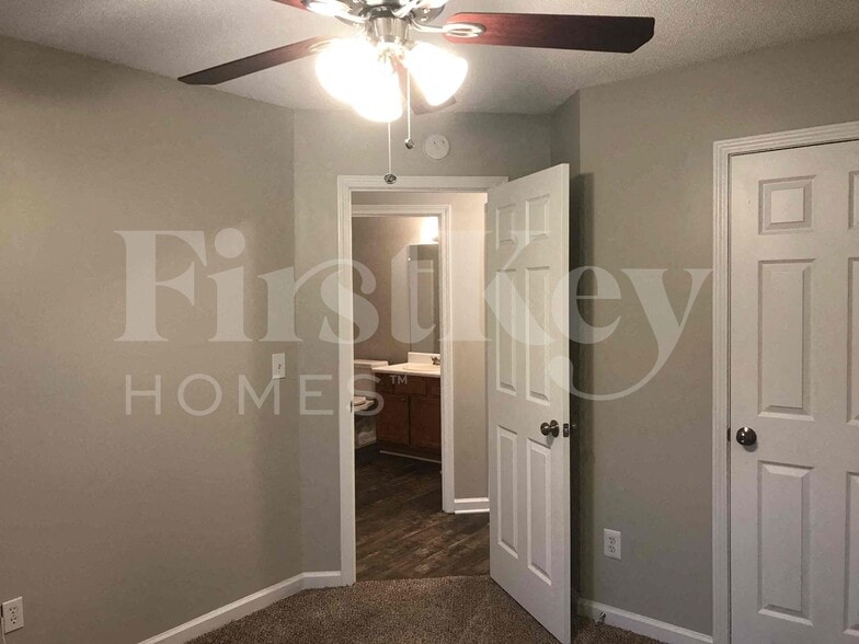 Building Photo - 4020 Brookfield Way