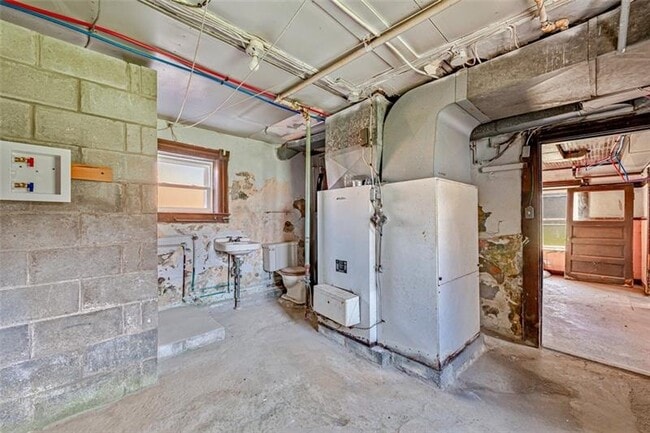 Building Photo - 212 Penn St