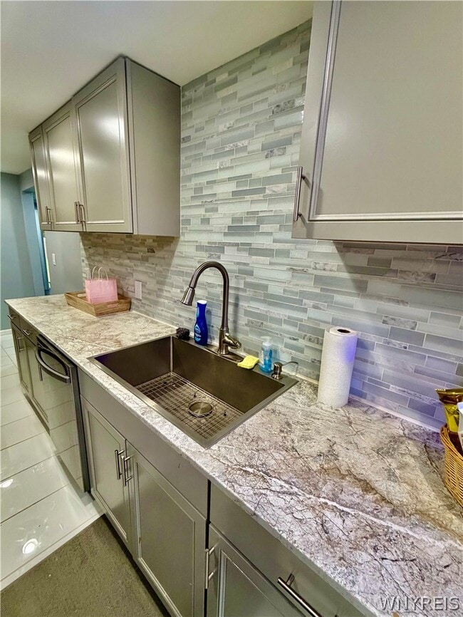 Building Photo - 260 Argus Dr