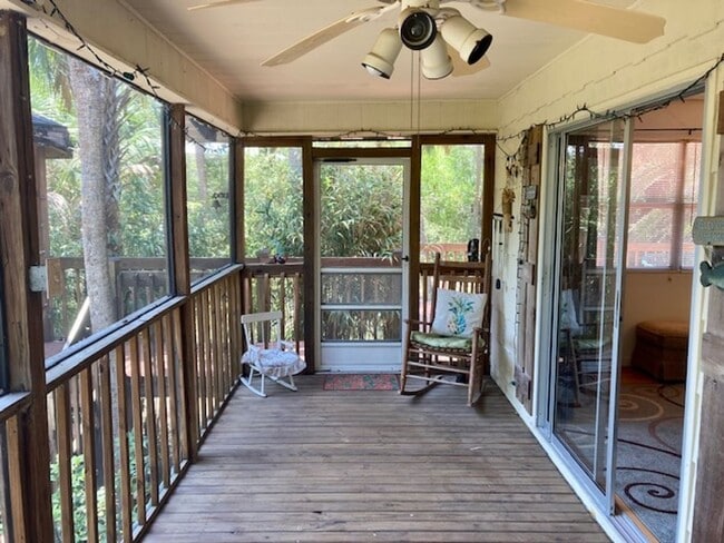 Building Photo - Captains' Lodge Old Homosassa