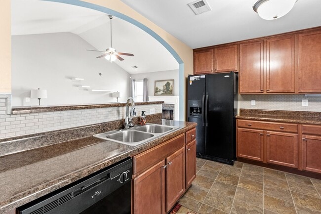 Building Photo - 3 Bed/2Bath in the Reserve At Wydham Gate S/D