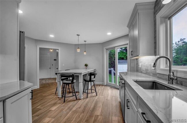 Building Photo - 5940 Thompson Rd