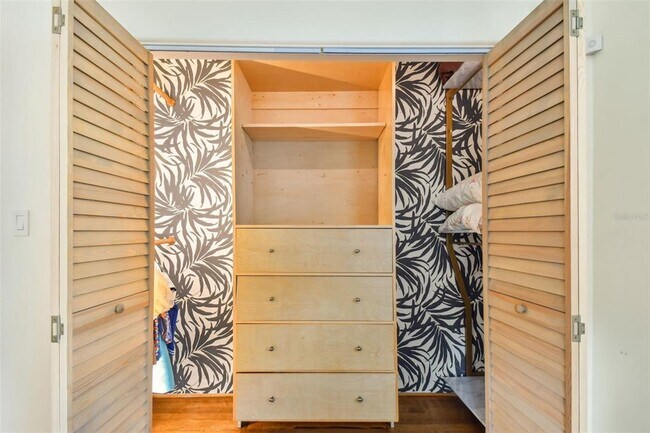 Building Photo - 145 24th Ave SE