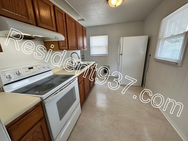 Building Photo - 2 Bed 1 Bath