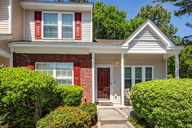 Building Photo - 7988 Shadow Oak Dr