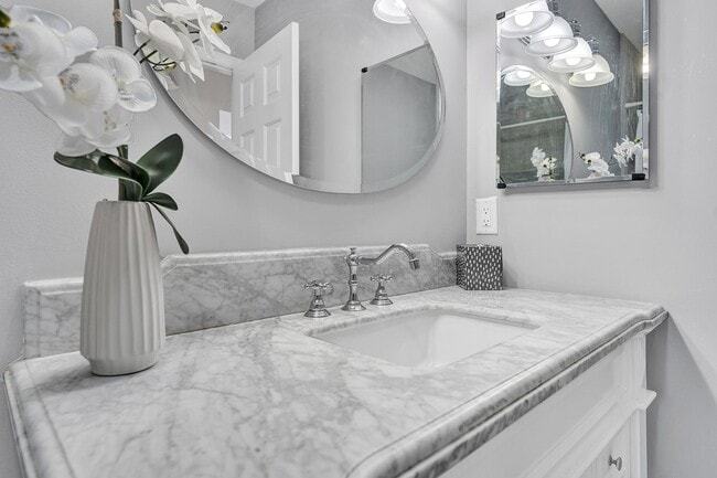 Building Photo - 7888 Granada Pl