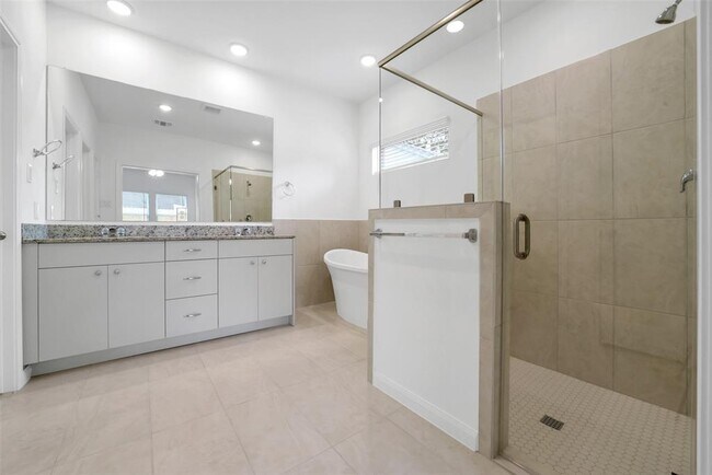 Building Photo - 13311 Campos Dr