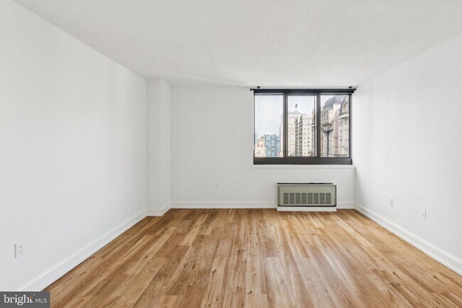 Building Photo - 1420 Locust St