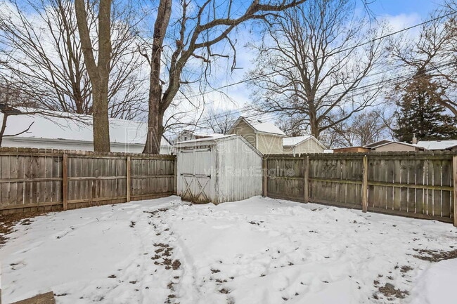 Building Photo - 2115 Perrine St