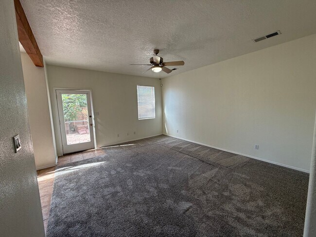 Building Photo - Charming 3-bedroom, 2.5-bathroom home