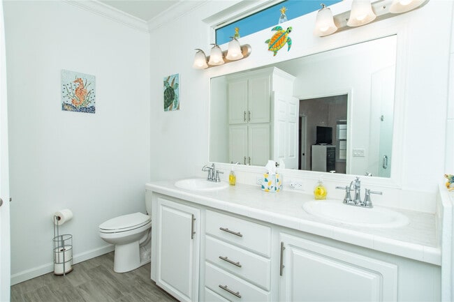 Building Photo - 375 NE Wharf Way