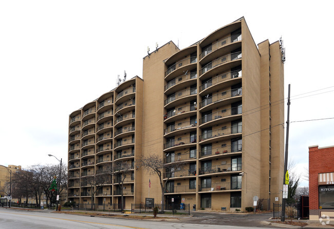 Building Photo - West Boulevard