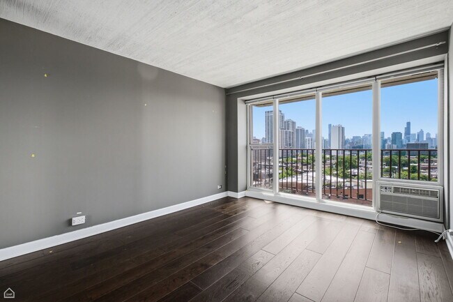 Building Photo - 1960 N Lincoln Park W