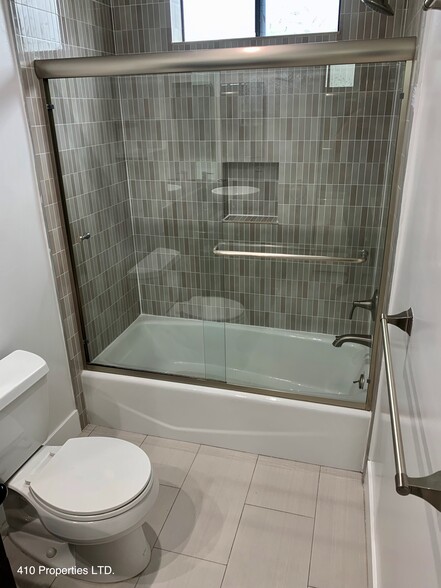 Apartment 20 Tub/Shower - Primrose Terrace