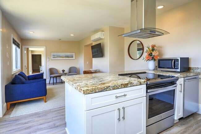 Building Photo - 731 Las Canoas Pl