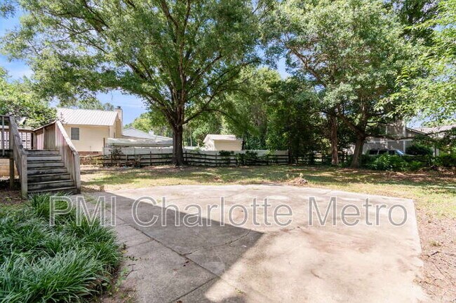 Building Photo - 11241 Kingfisher Dr