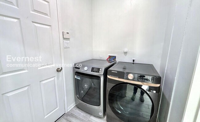 Building Photo - PROMO: Get $500 OFF the first month’s rent when you sign the lease today! / 4 Bed/2.5 Bath Home w...