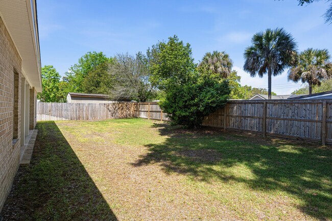 Building Photo - 35 Highland Dr NW