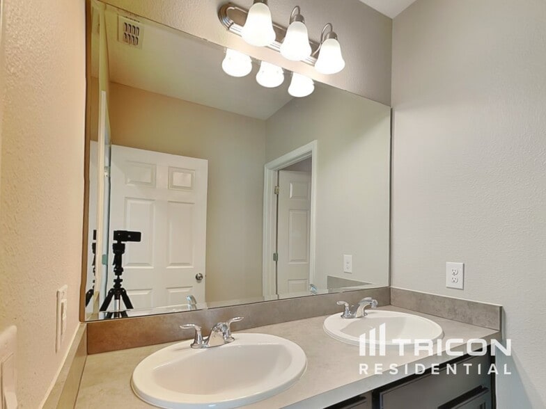 Building Photo - 34633 Salerno Cir
