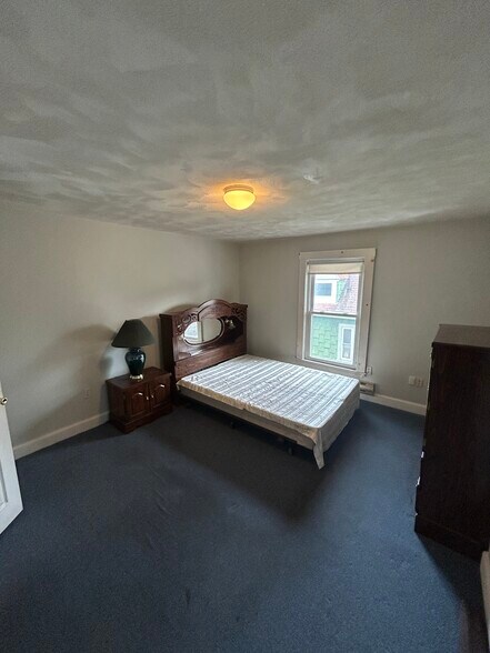 Building Photo - 21 Milton Ave