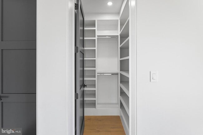 Building Photo - 1733 Chain Bridge Rd