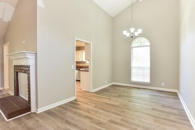 Building Photo - 6009 Legend Dr