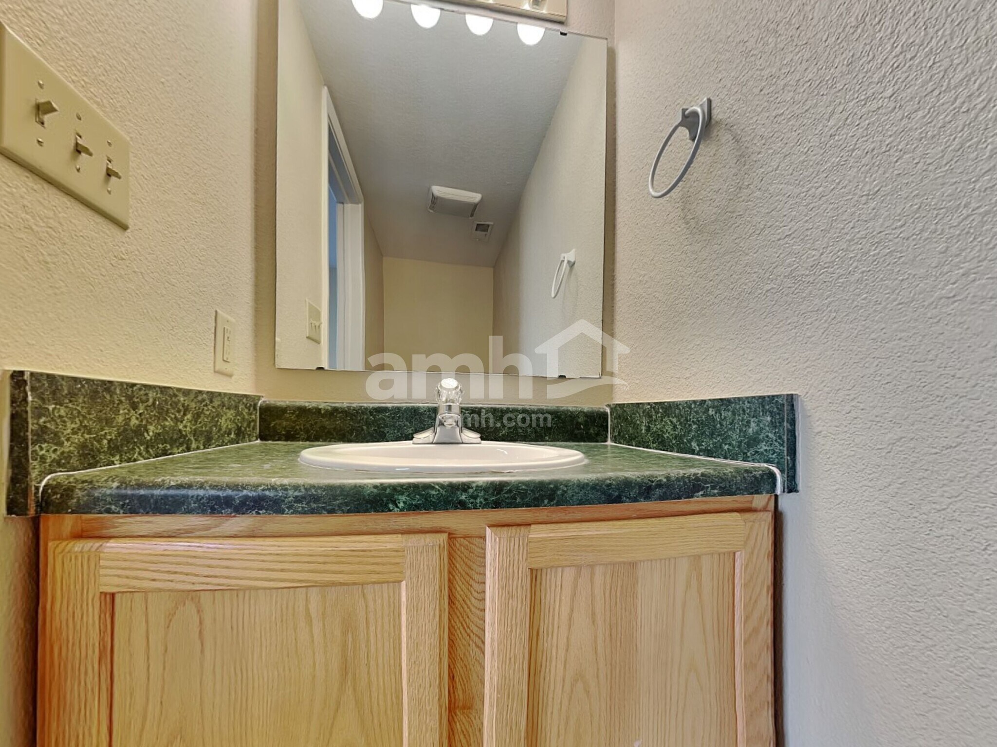 Building Photo - 10534 Aspen Dr