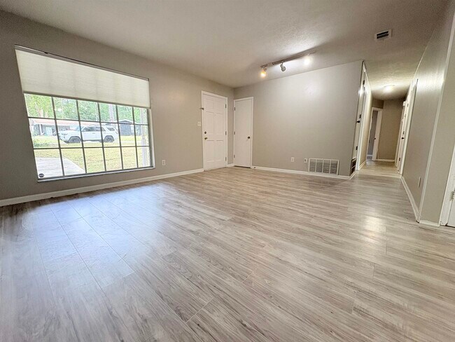 Building Photo - 1840 Devra Dr