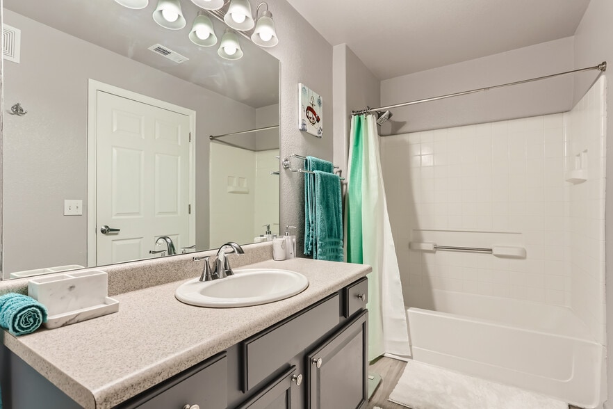 Building Photo - 1415 S Galena Way