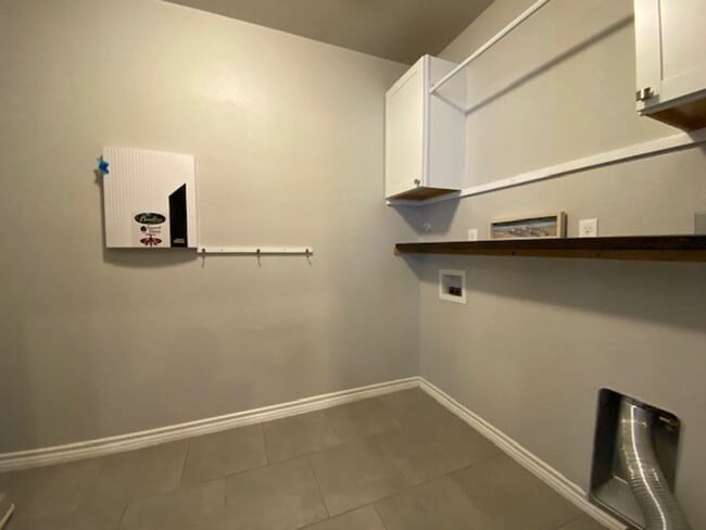 Building Photo - WELCOME TO YOUR CHARMING HOME AT THE COTTA...