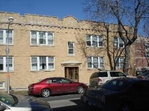 Building Photo - 2336 W Waveland Ave